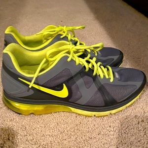 Nike AirMax Excellerate Size 10 Mens Crosstraining Shoes!